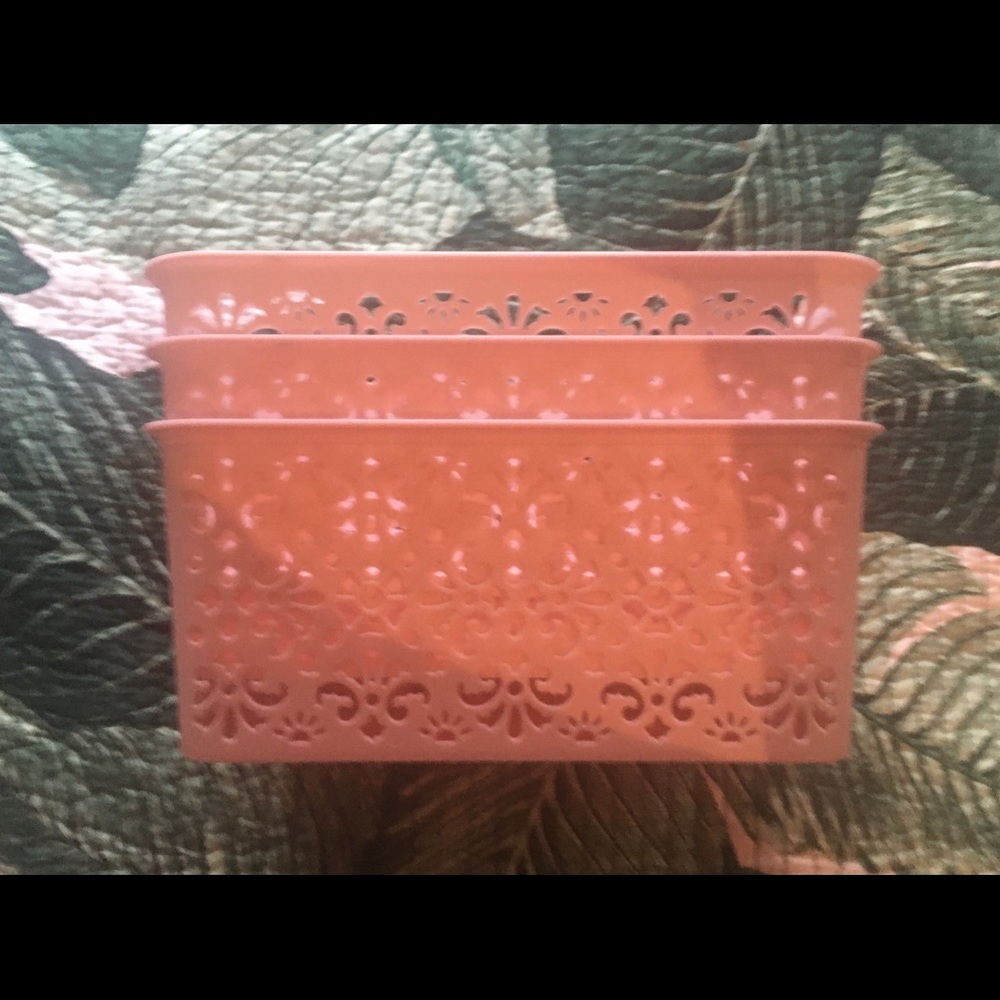3 NW PINK PLASTIC STORAGE BASKETS